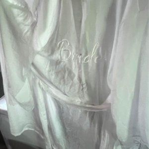 Bride robe size M new never worn